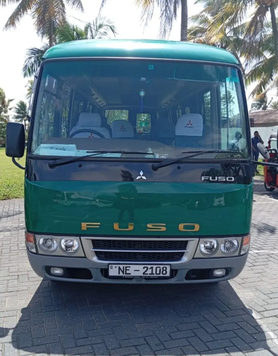 Group Coach available for private Sri Lanka tours